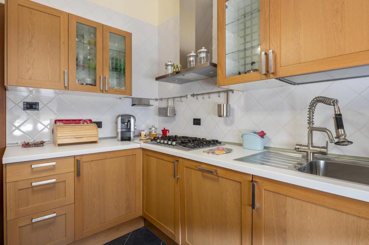 Oltretorrente Ampio Appartamento Con Balconi Parma Bagian luar foto