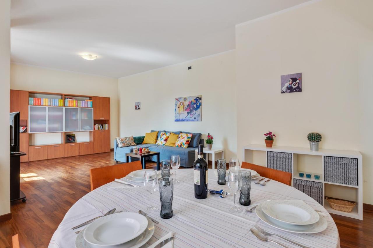 Oltretorrente Ampio Appartamento Con Balconi Parma Bagian luar foto