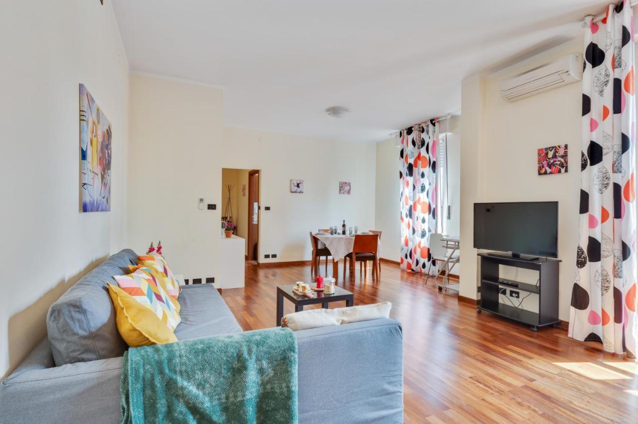 Oltretorrente Ampio Appartamento Con Balconi Parma Bagian luar foto