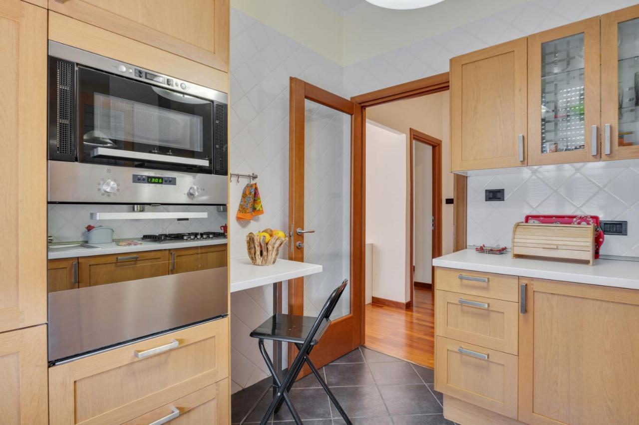 Oltretorrente Ampio Appartamento Con Balconi Parma Bagian luar foto