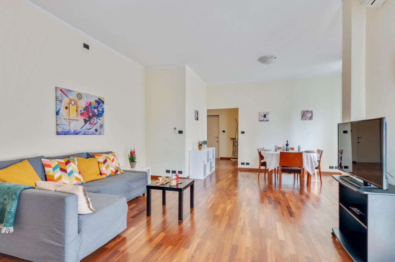 Oltretorrente Ampio Appartamento Con Balconi Parma Bagian luar foto
