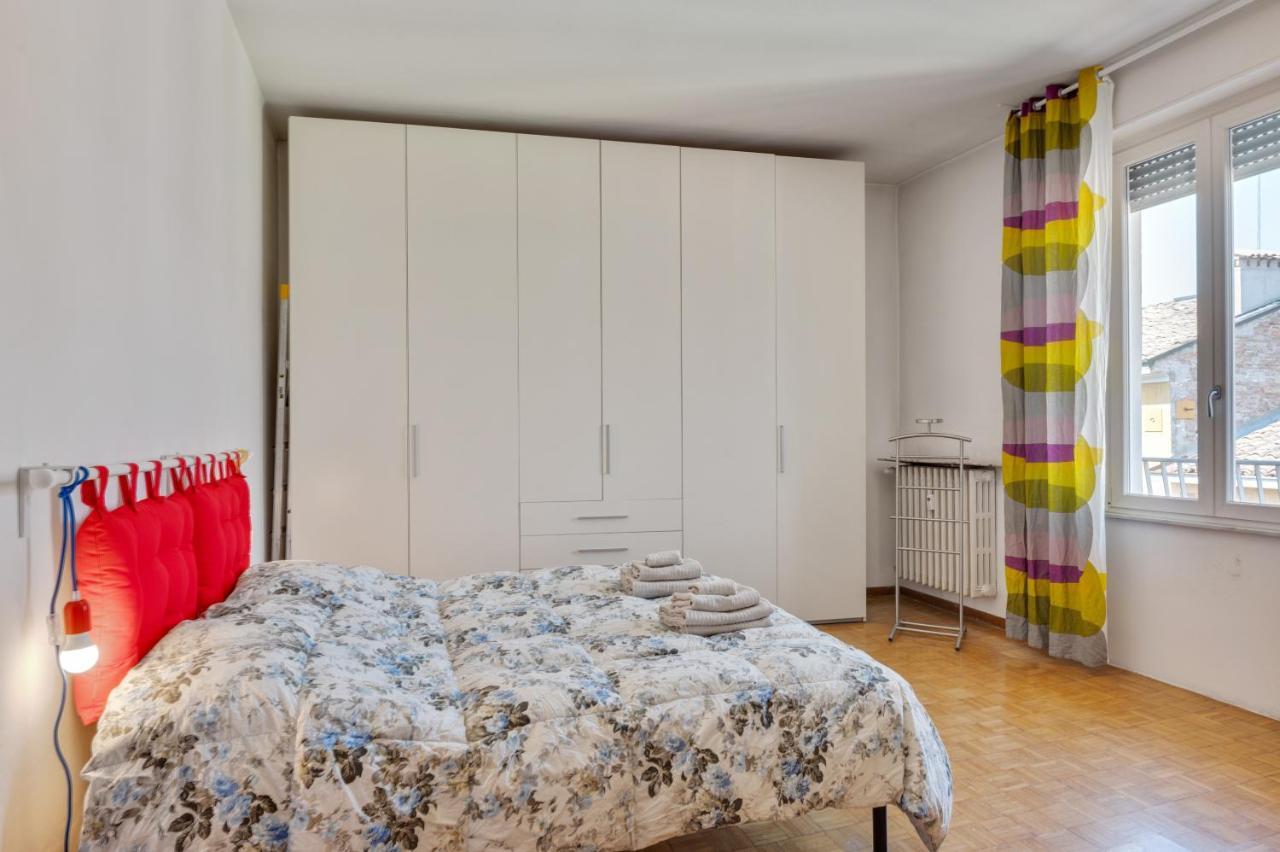 Oltretorrente Ampio Appartamento Con Balconi Parma Bagian luar foto