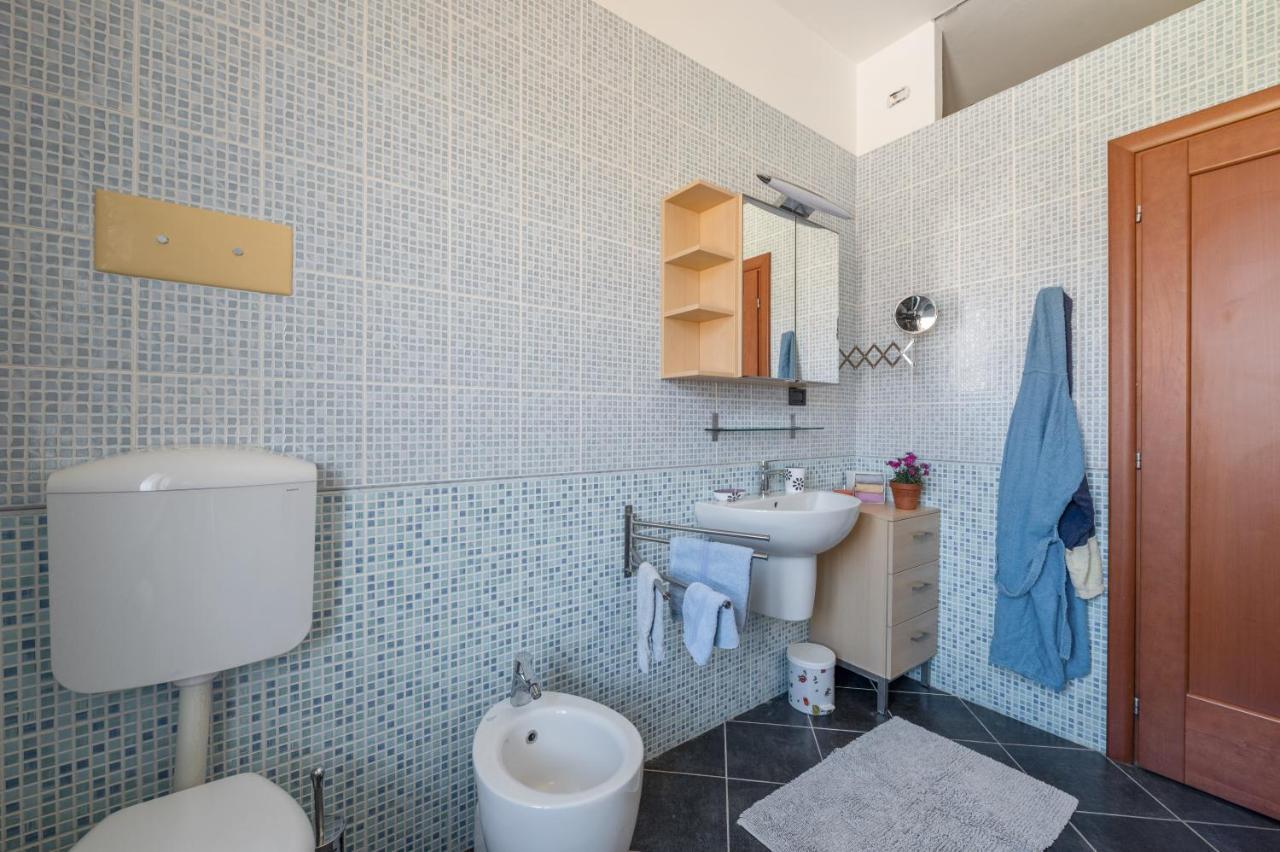 Oltretorrente Ampio Appartamento Con Balconi Parma Bagian luar foto